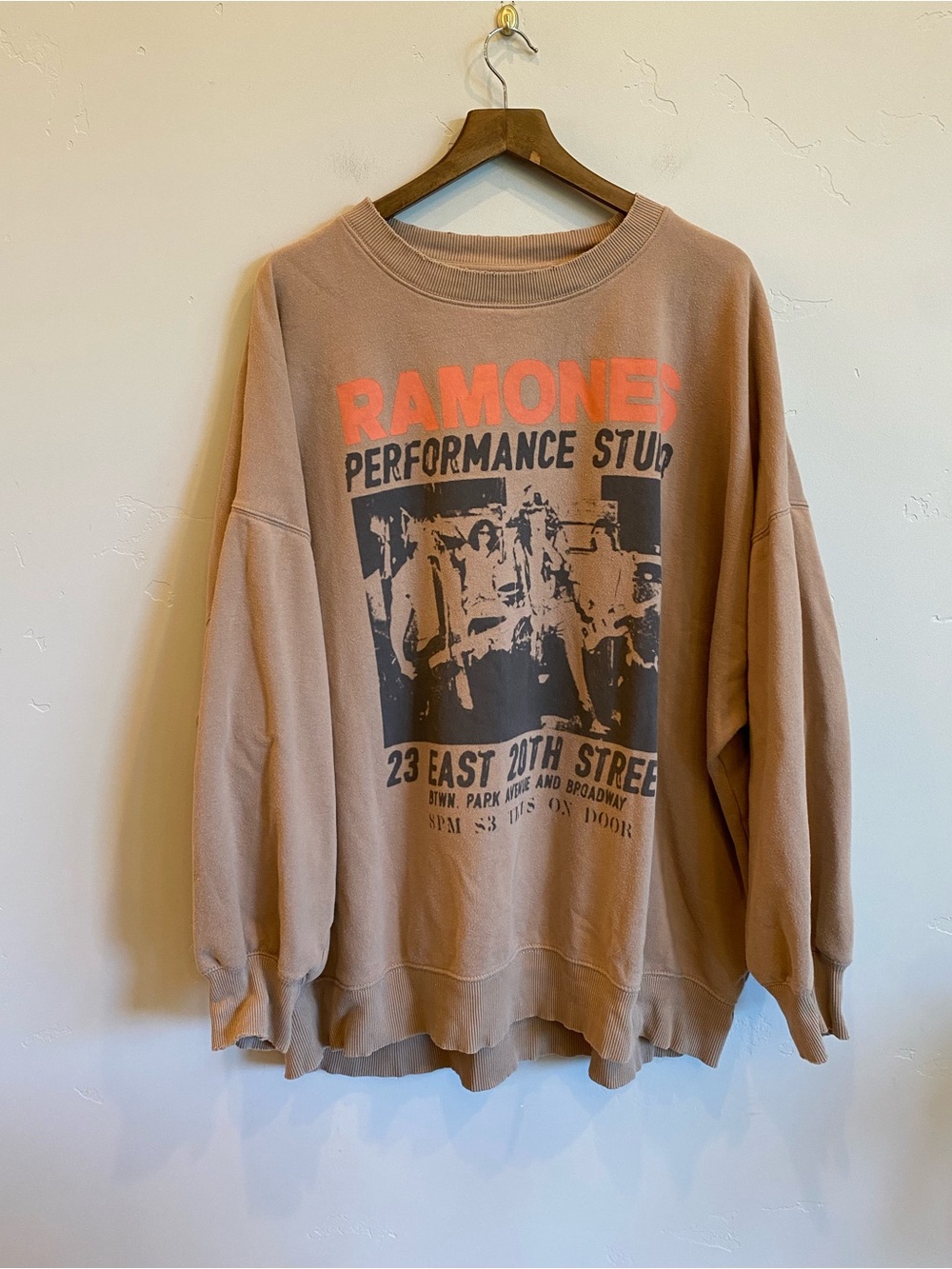 AMERICAN EAGLE Oversized Ramones Vintage Band Sweatshirt